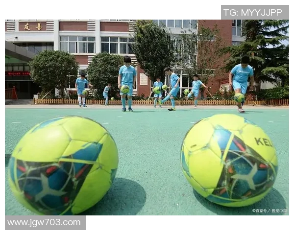 提升球技与团队合作的足球训练营全方位体验与成长之旅